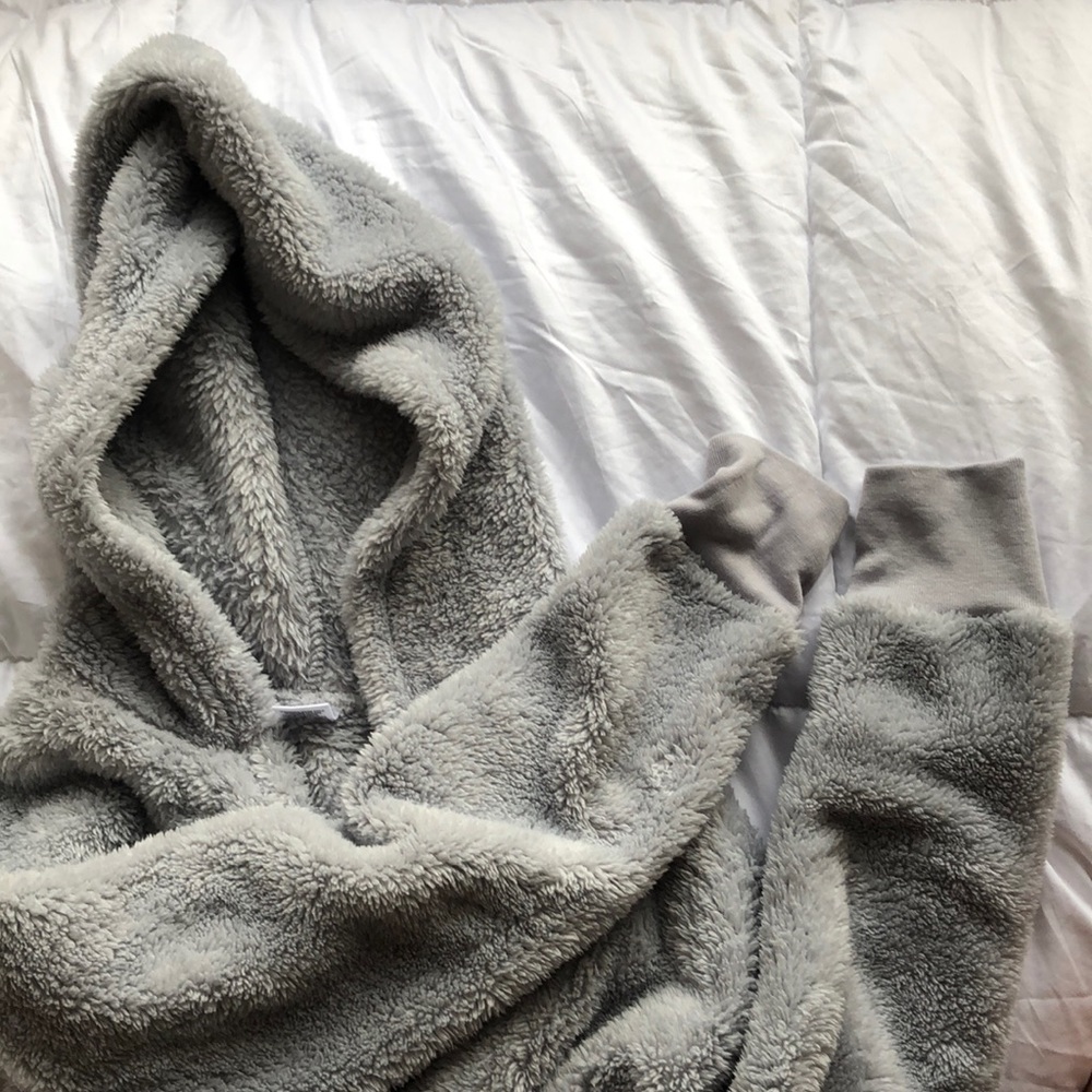 cold crush cropped fluffy robe with hood !